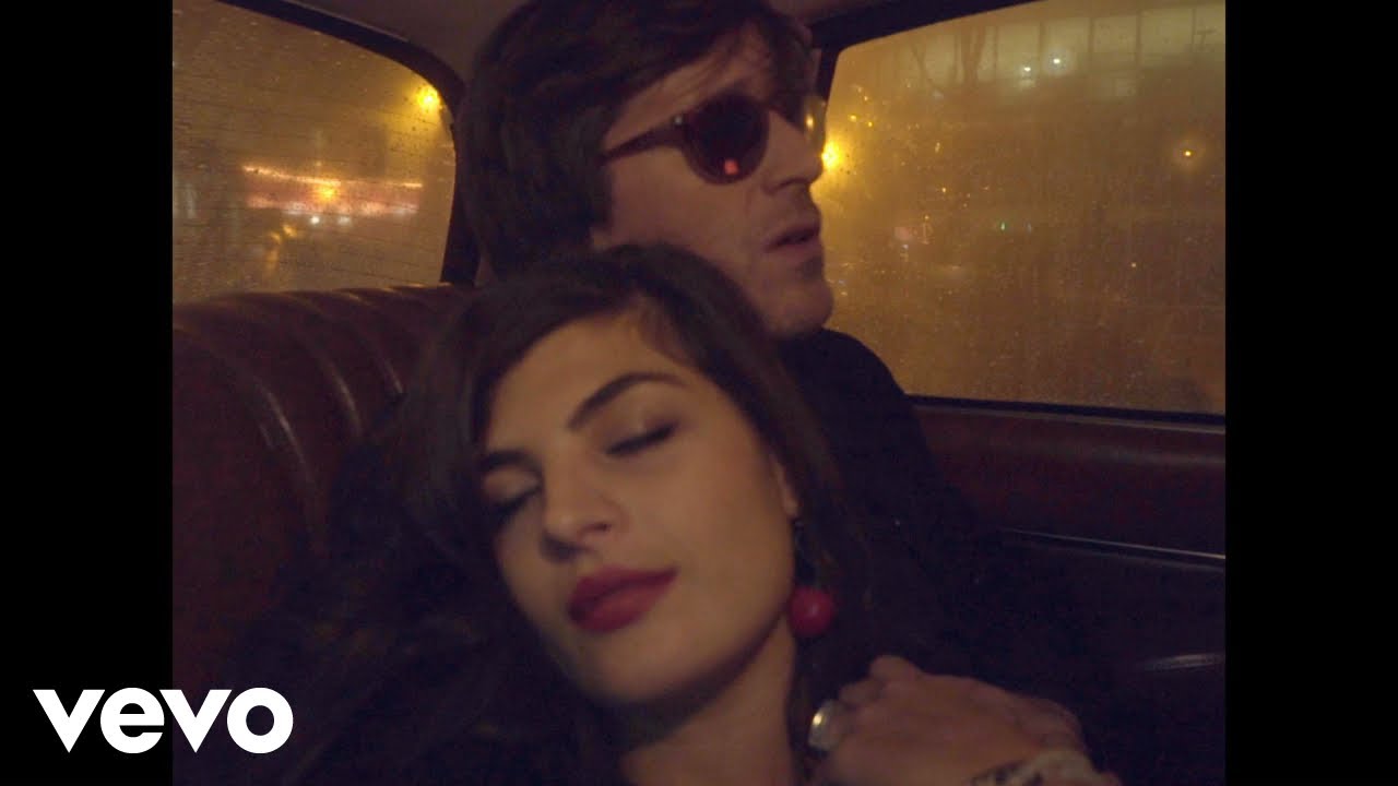 Thomas Dutronc - La vie en rose (Clip Officiel) ft. Billy Gibbons