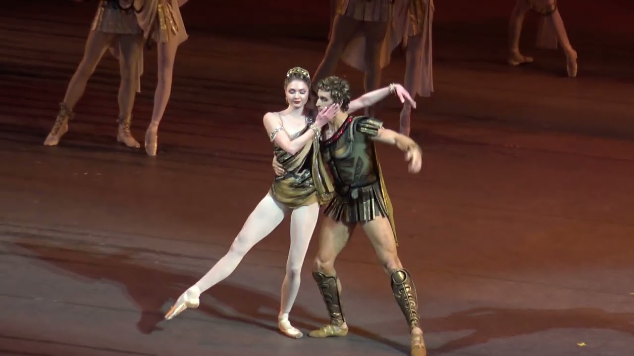 Egor Gerashchenko and Alyona Kovalyova in ballet Spartacus