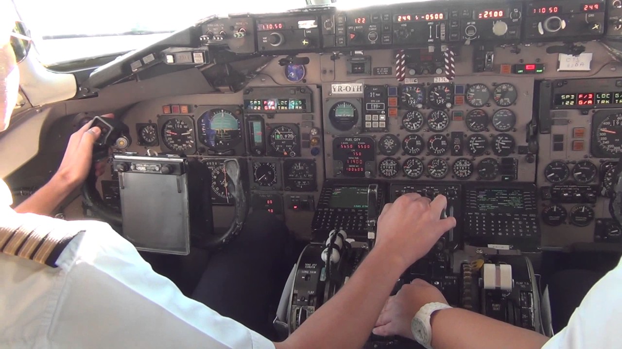 MD83 cockpit video, landing at Bucharest BBU RWY25