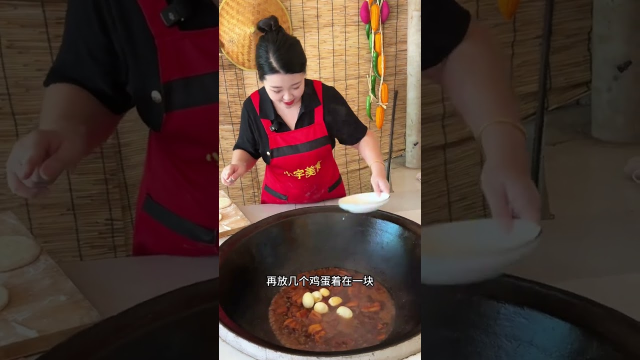 高低也是在家实现肉夹馍自由了，小卤肉肥而不腻，像果冻似的，灵魂就是尖椒香菜，小味别提多香了，比外边买的好吃太多了！#我的乡村生活 #农村美食 #肉夹馍 #抖音美食推荐官 #抖音美食创作人