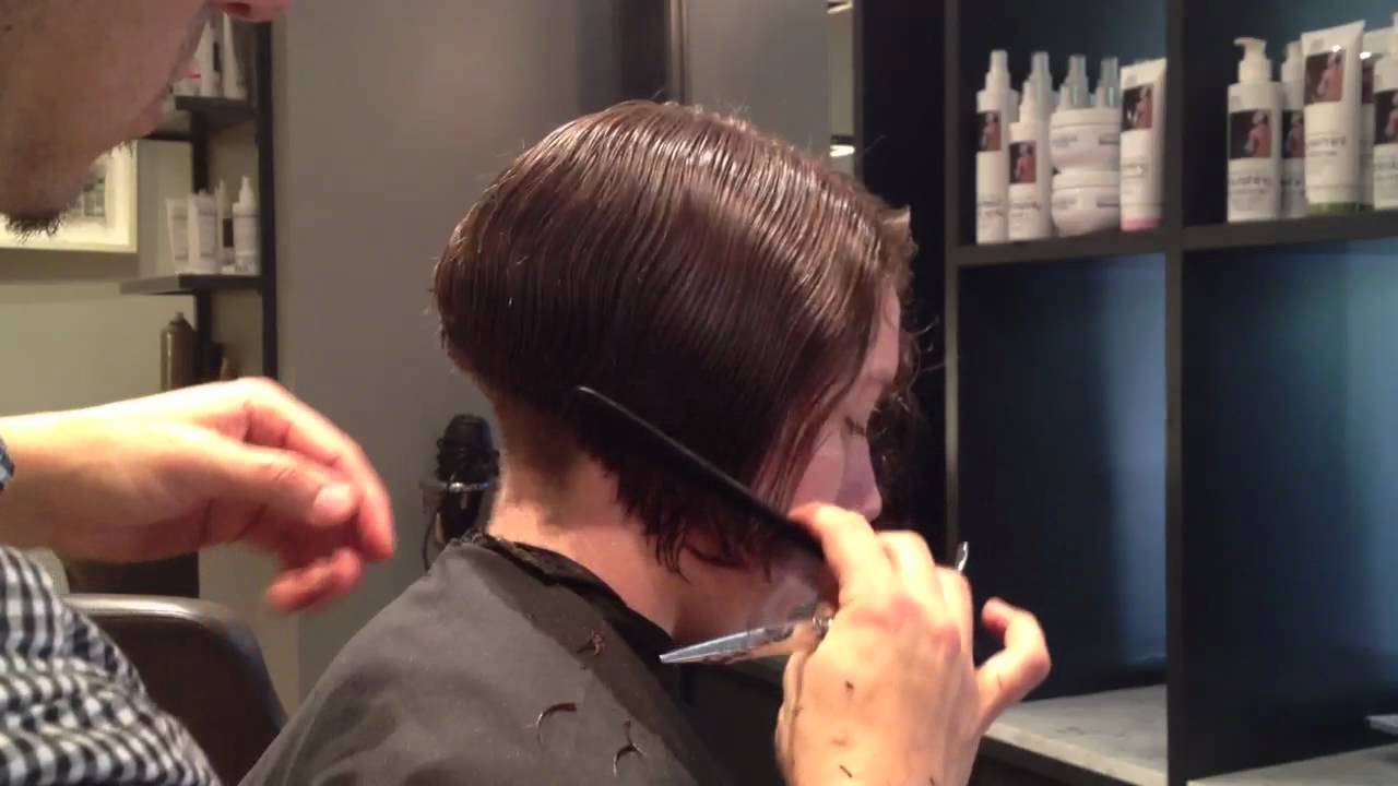 Adam Ciaccia - creating ledge on curly hair. Part 2