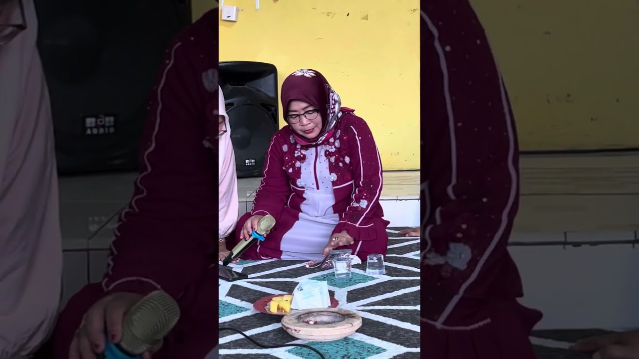 Peform Tilawah Bu Nyai Hj. Nur Khairiyah dan Para Alumni dalam acara Halal bihalal dan temu kangen