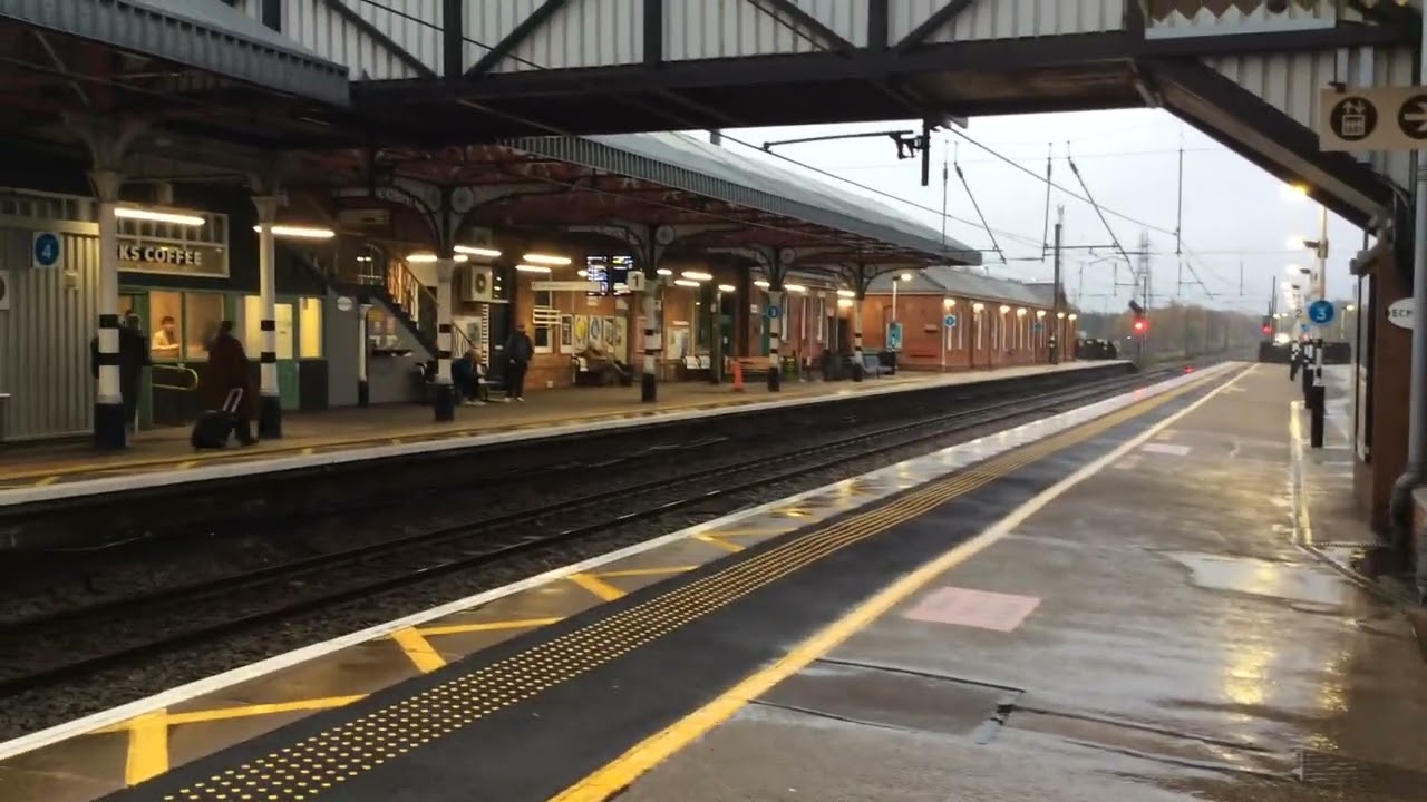 801202 passes straight through Platform 2, Grantham (Lincolnshire) (14/11/2025)