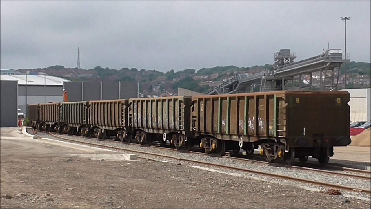 First Aggregates Train @ Newhaven Marine - DB Cargo Class 66113 Arrives and Shunts - 18/06/20