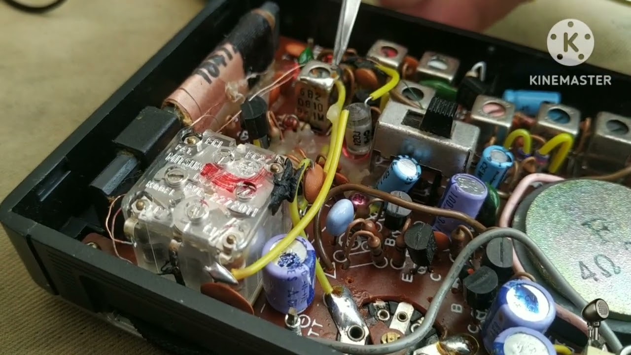 Radio a transistores portátil Sanyo RP5055 no se oye.