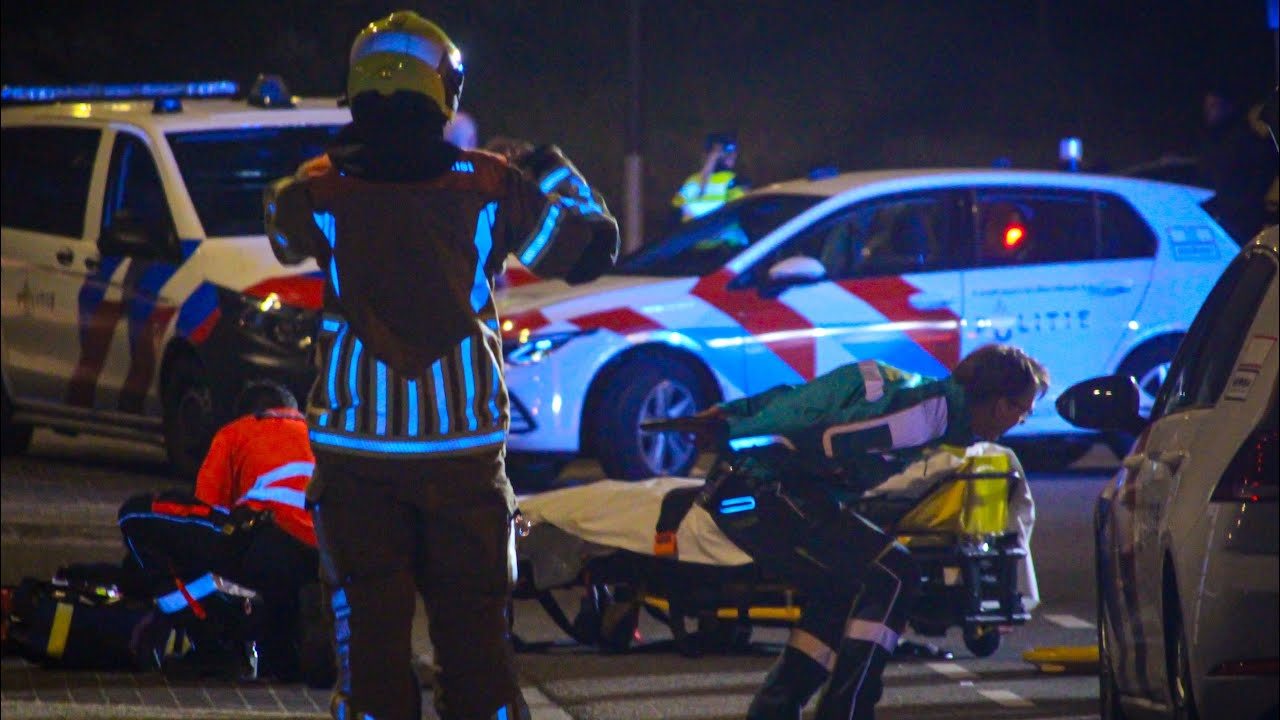 Persoon belandt onder personenauto bij ongeval Boulevard Katwijk