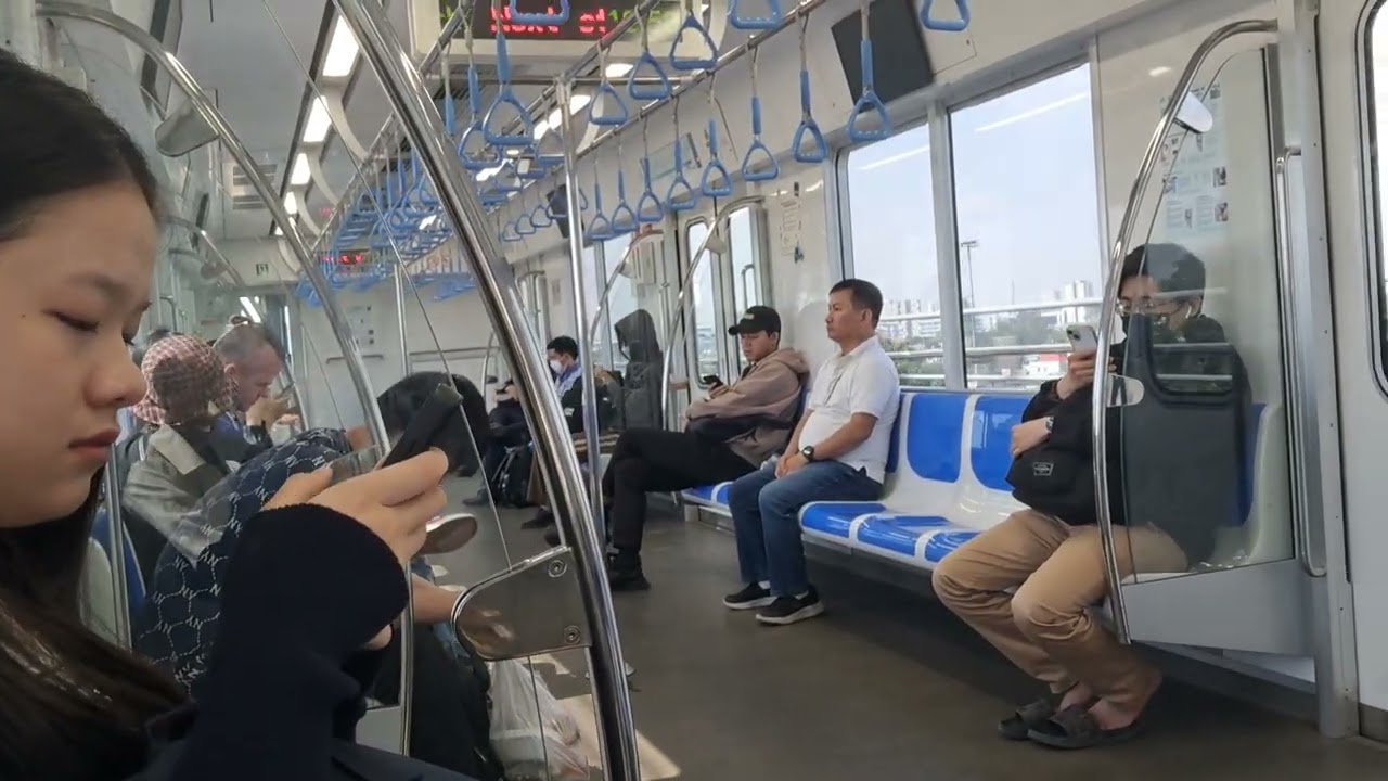 Đi chuyến tàu metro vô tình quay được gái xinh