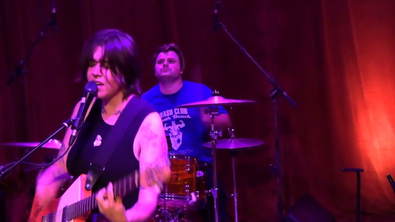 Skating Polly : Oklahoma band @:  Hendershots : 8/10/25