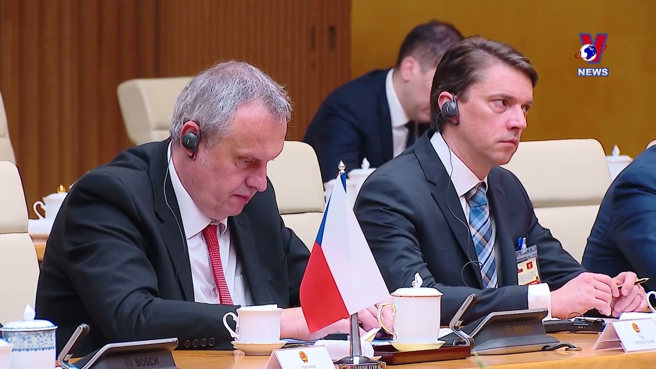 Czech Prime Minister pays official visit to Vietnam