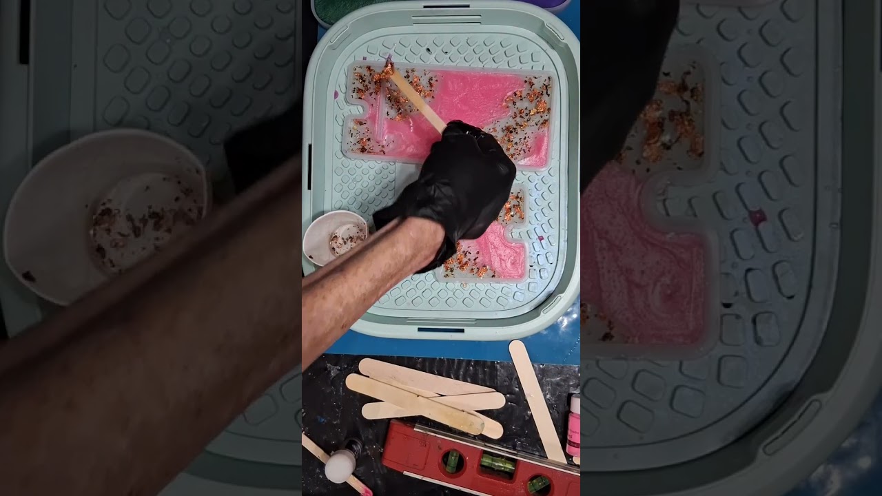 Tea's Resin Studio 5: #letsresin pink and foil phone stand #letsresin 