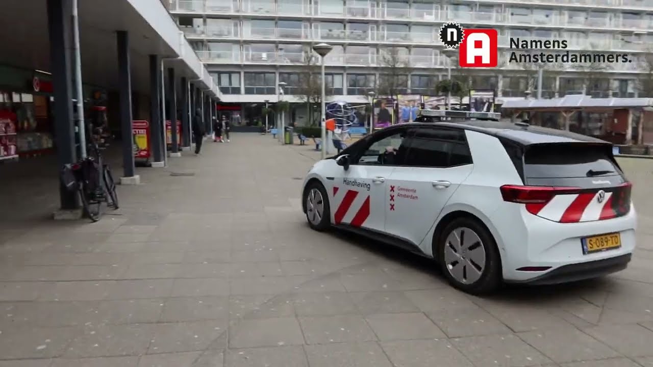 Delflandplein: Namens Amsterdammers. bezoekt de buurt