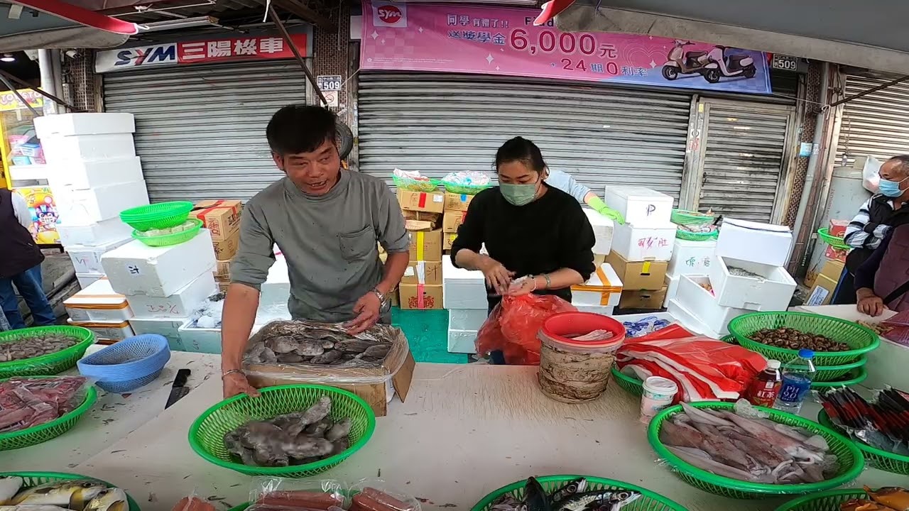 巨無霸鮭魚 兩隻不夠賣搶光光 台中太平803中山市場中山路二段509號 台中海鮮大叔 海鮮拍賣 海鮮叫賣  叫賣哥 seafood auction