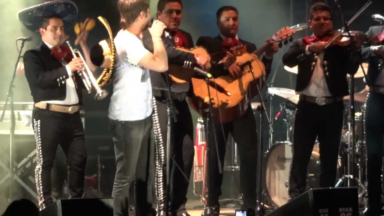 Foster The People Pumped Up Kicks with Mariachi Live Guadalajara 2012