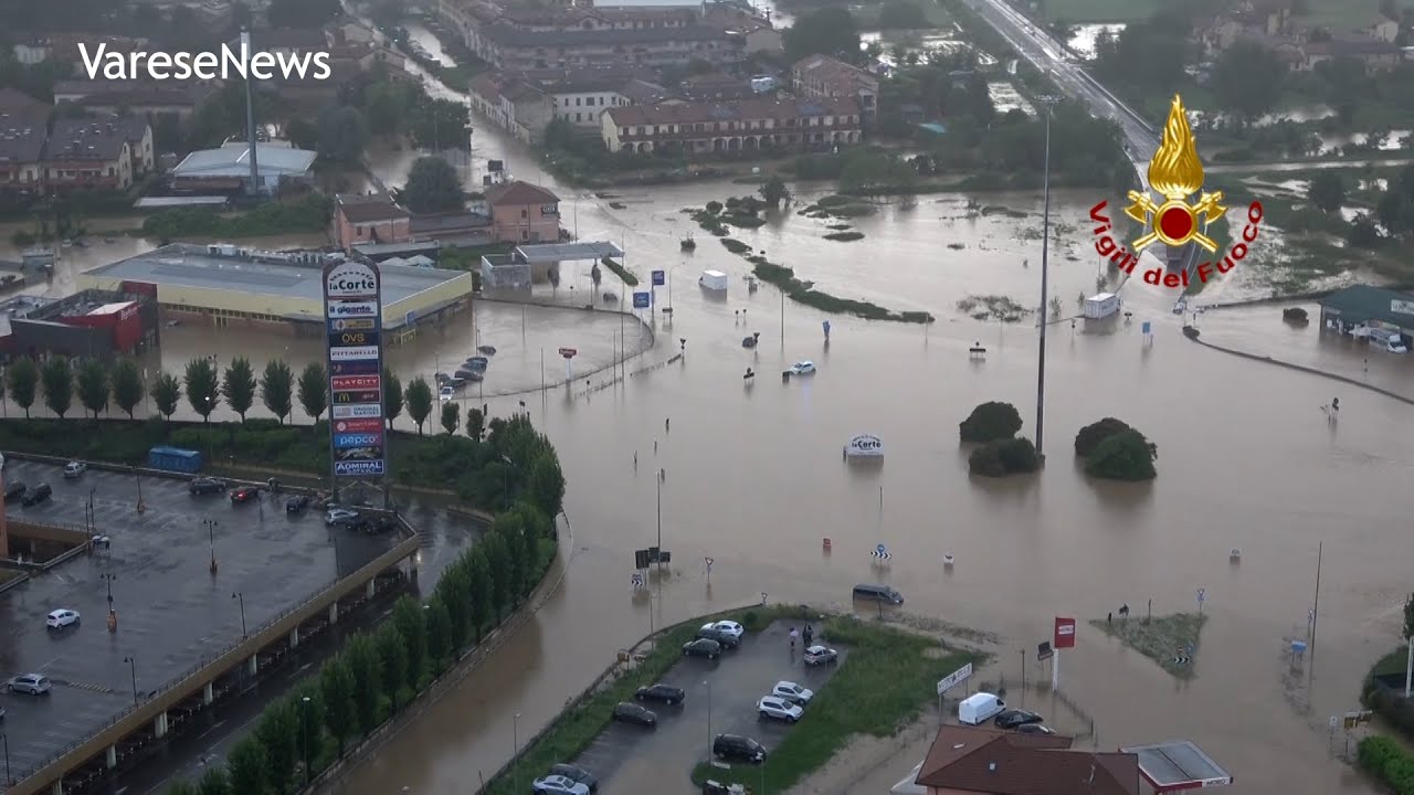 Maltempo, l'esondazione del Lambro vista dall'elicottero dei Vigili del Fuoco