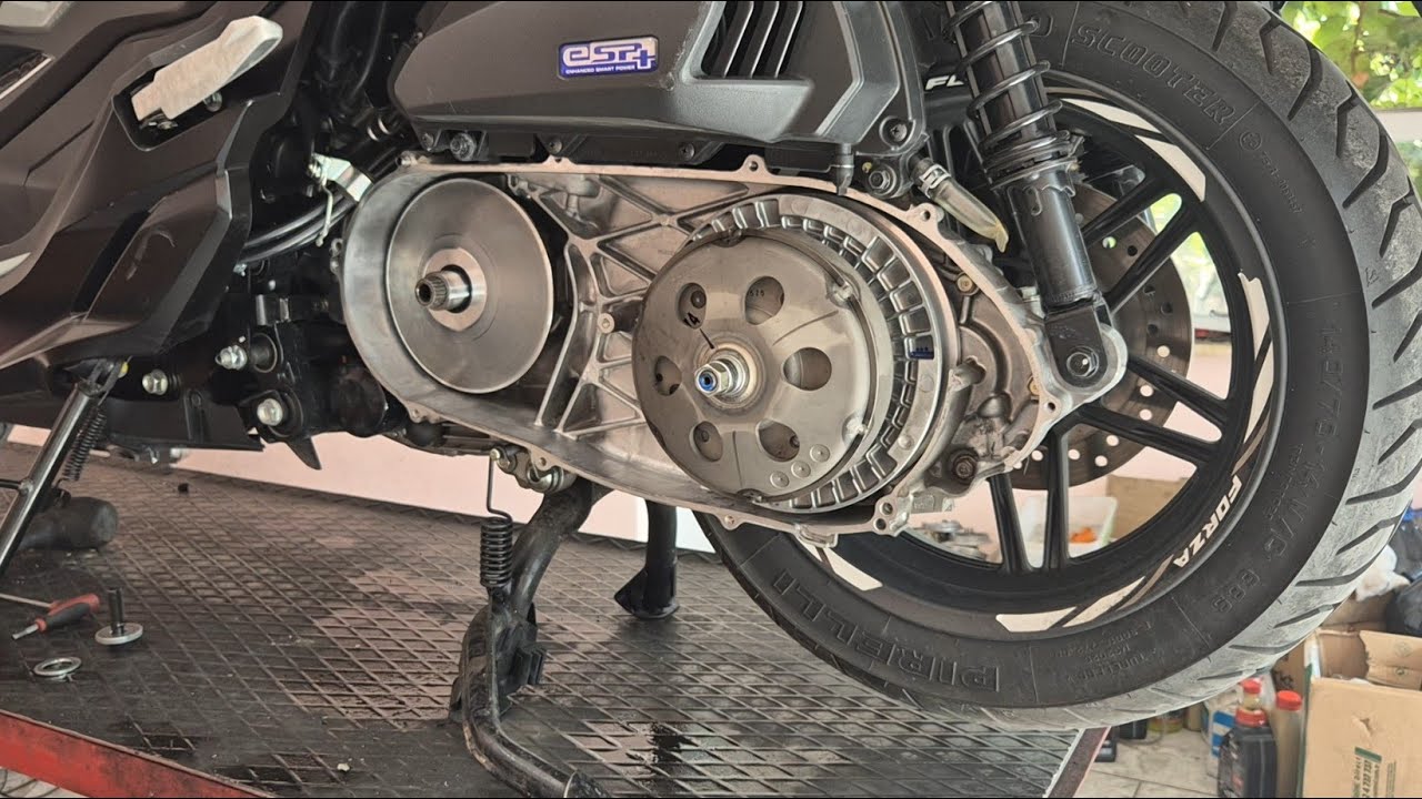 Honda Forza 250 Yurt dışından Getırdiğimiz Forza 350 5'Li Debriyaj Balatası Ve Tasını Deniyoruz