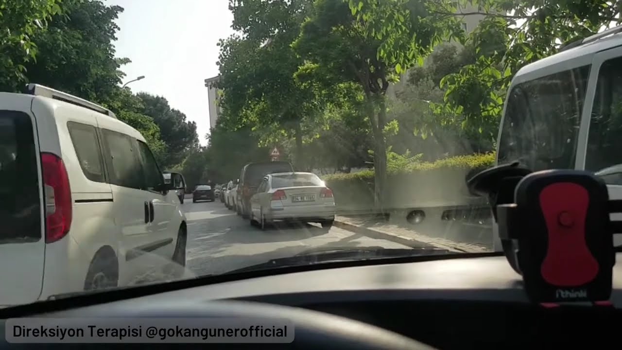 Sokakta Tek Seferde Kolay Paralel Park! İki Araç Arasına Geri Geri Park Etme