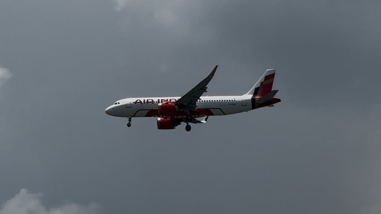 10+ minutes of arrivals at Changi Airport runway 02R