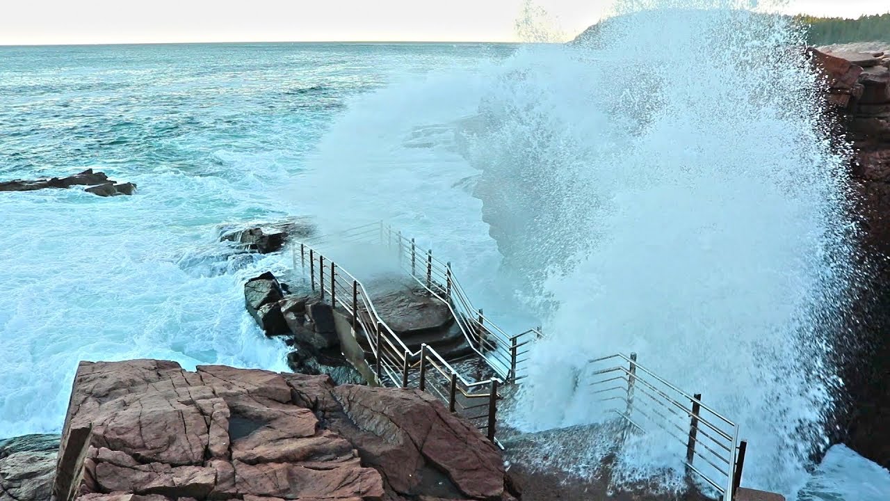 thunder hole in acadia national park