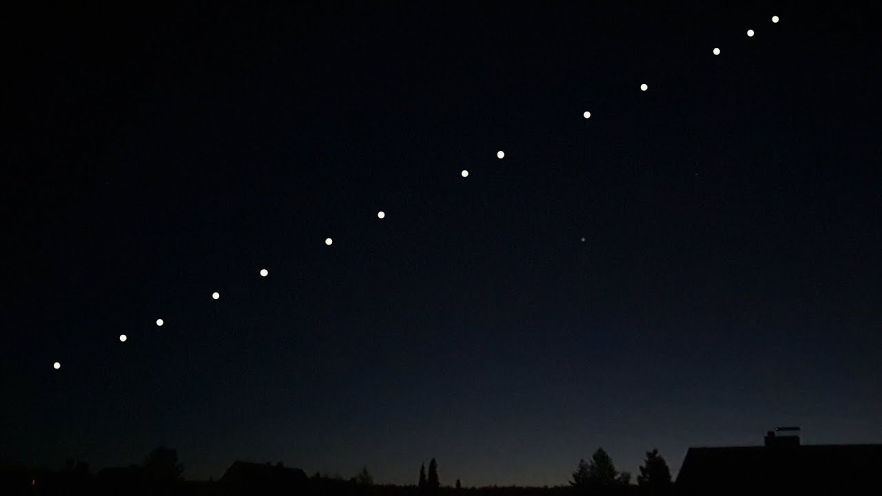 SpaceX Starlink satellites train seen from earth - Strange lights in the sky