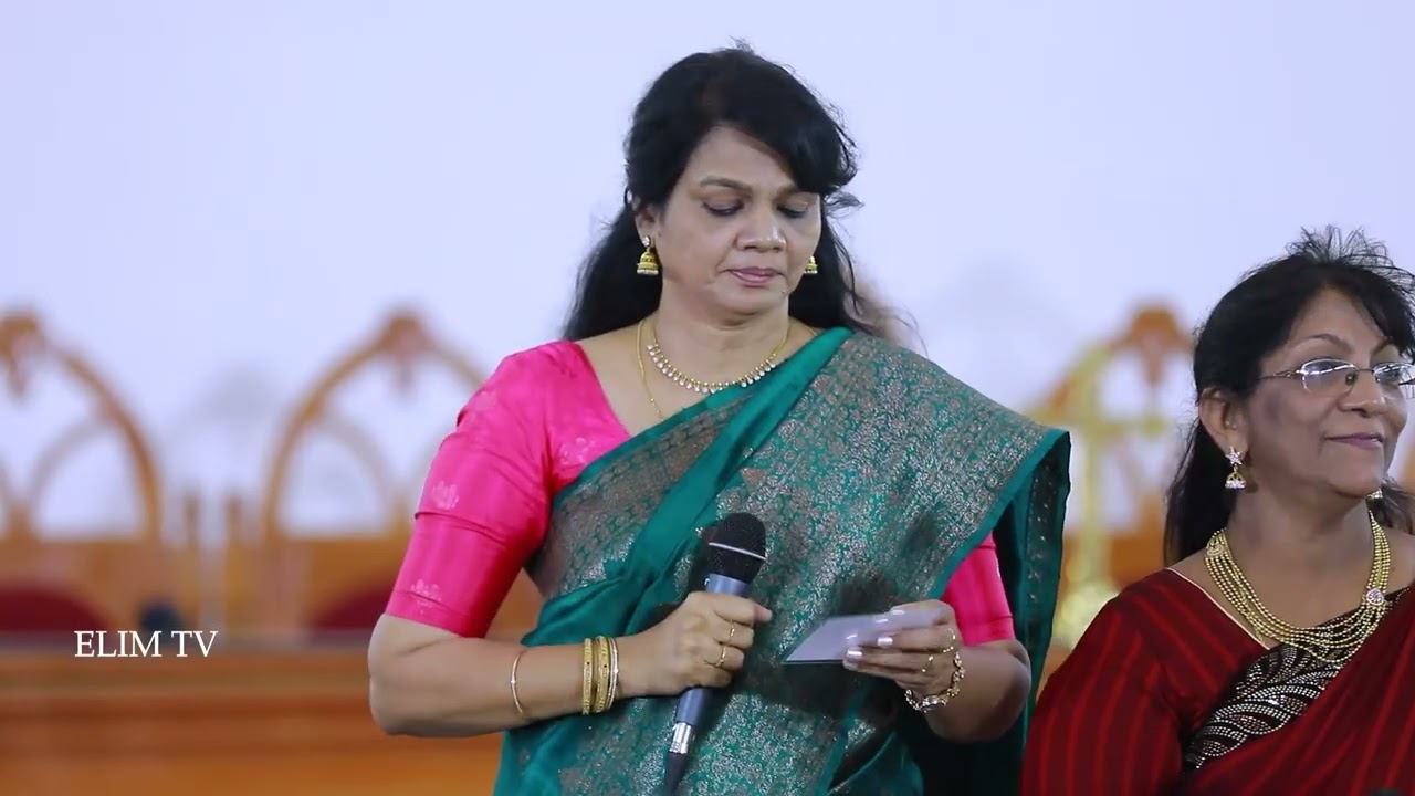 Naanum En Veetaarumovendral | Tamil Christian Song | Helen Satya Family