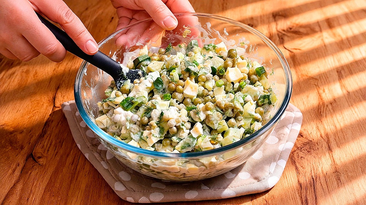 Быстрый и Вкусный Салат! Давно забытый, но очень простой рецепт. Из простых продуктов!