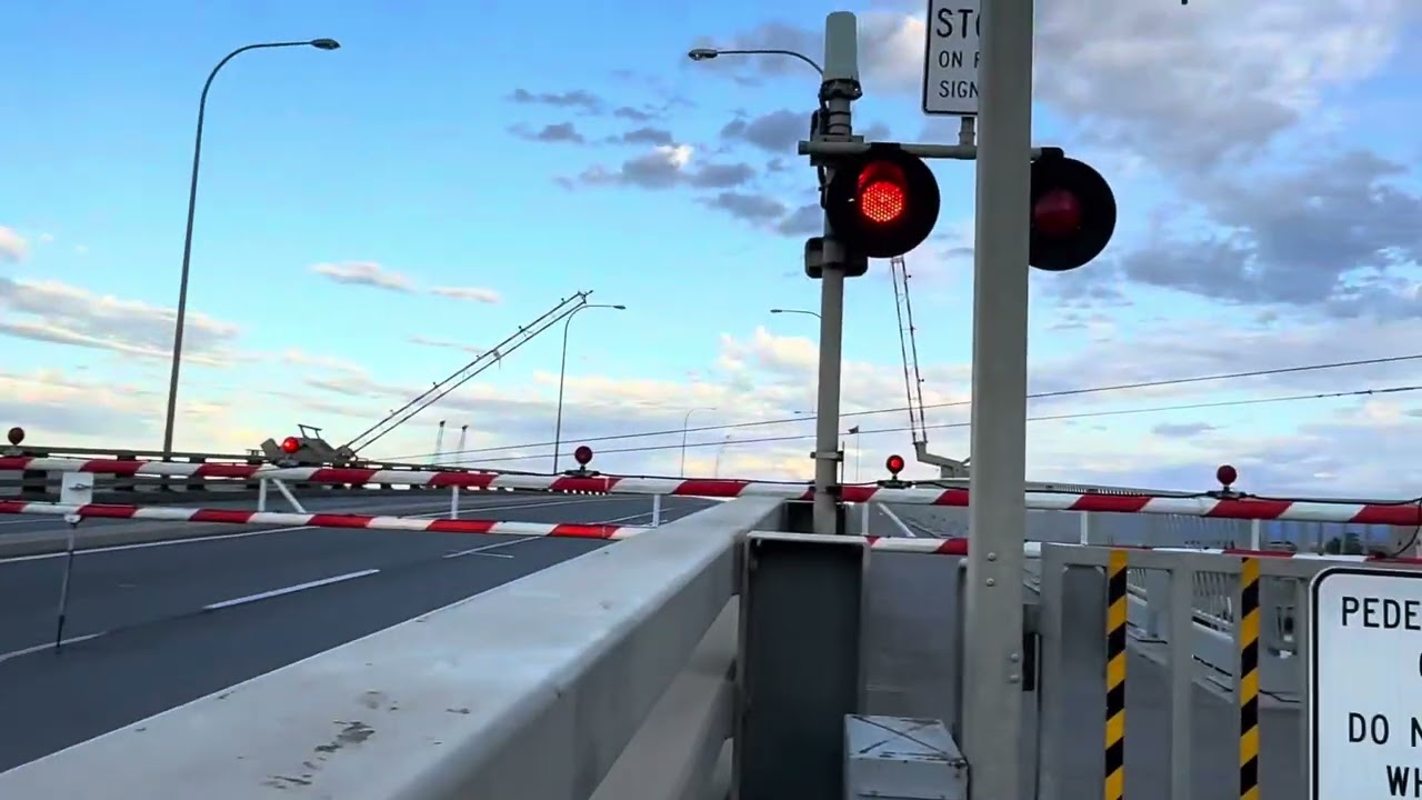 Port River Bridge signals in Action for the last couple of minutes