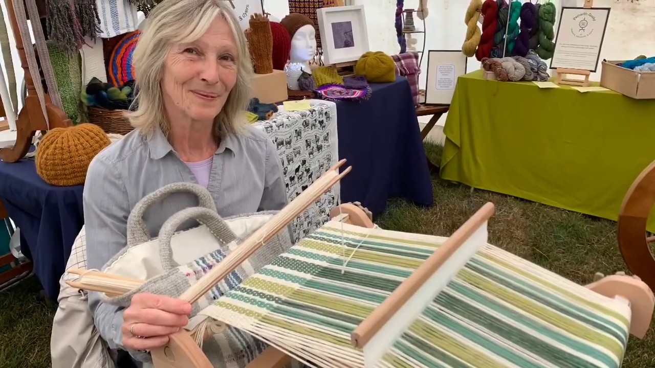 Flosstube #63 a very quick look at spinning/weaving at a county show