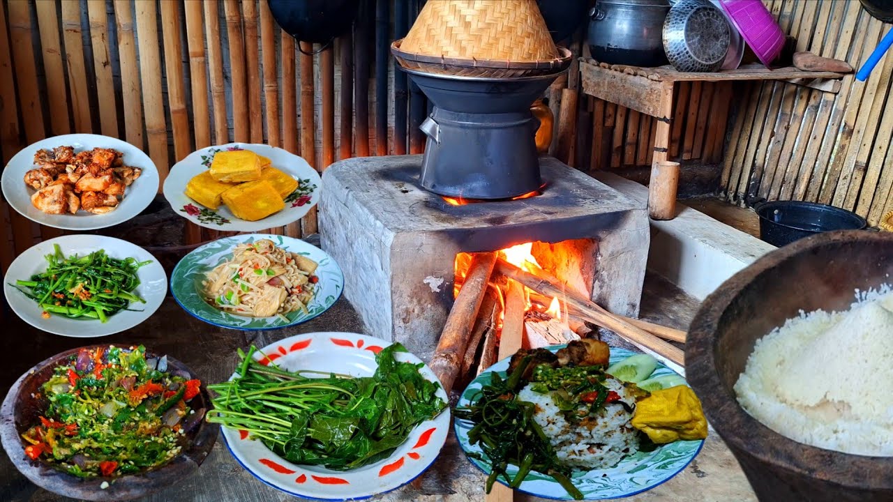 NASI TUTUG ONCOM MENU MAKAN YANG SANGAT NIKMAT‼️LALAPAN,SAMBEL,TUMIS GORENG AYAM,NASI HANGAT