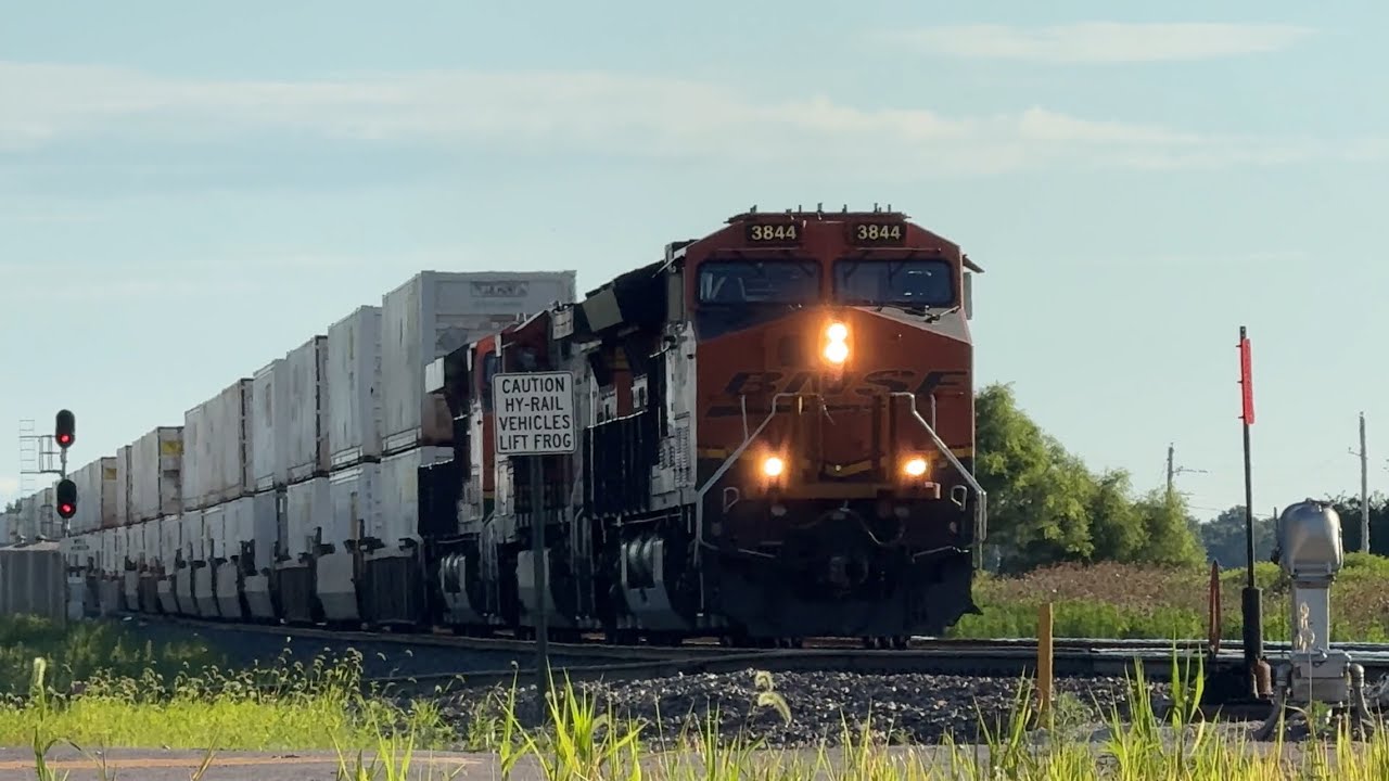 BNSF Intermodal Q train comes to a stop then departs east! BNSF Transcon: Marceline sub..6/28/25