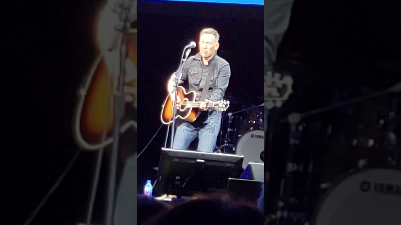 Bruce Springsteen sings 