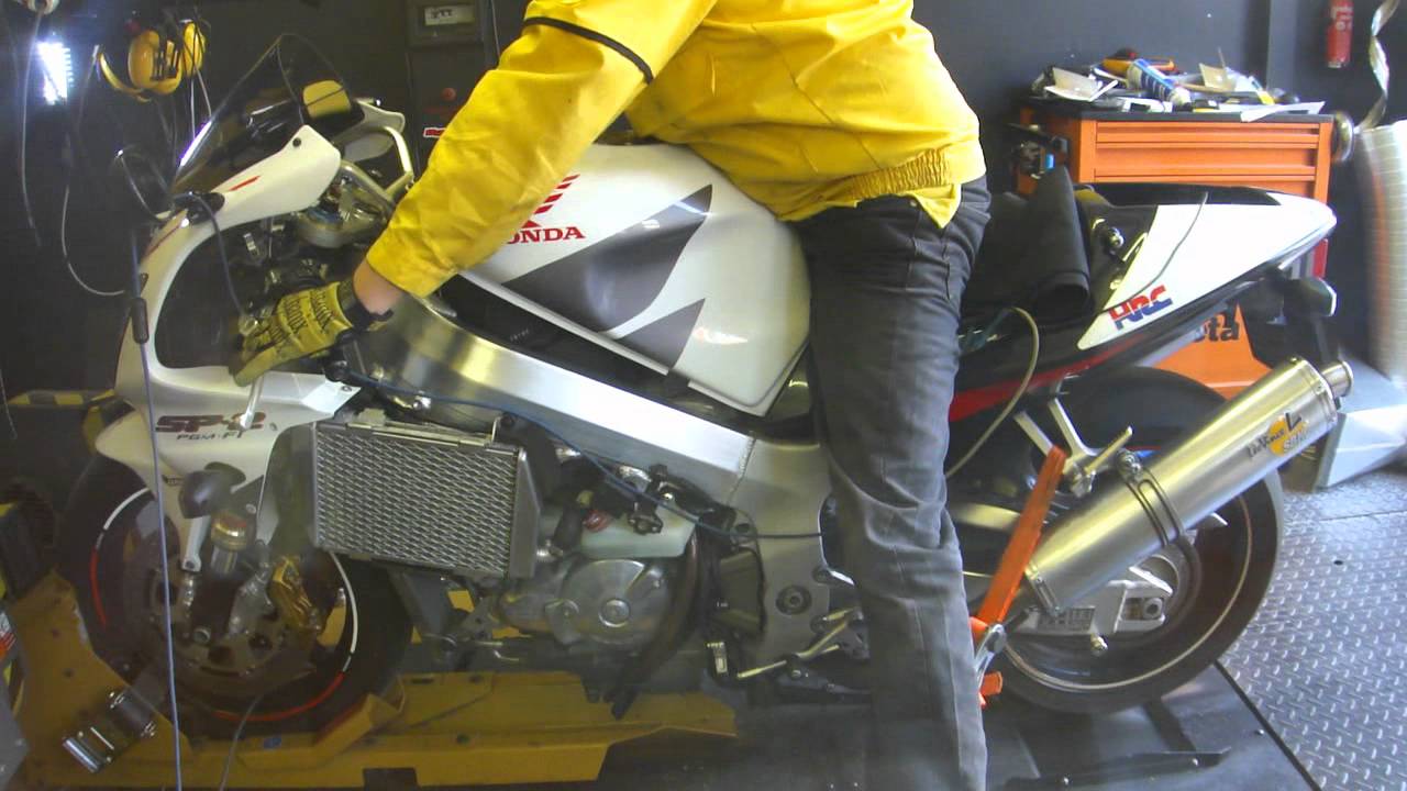 Honda VTR SP2 on dyno - PowerCommander setup at AGO Motors