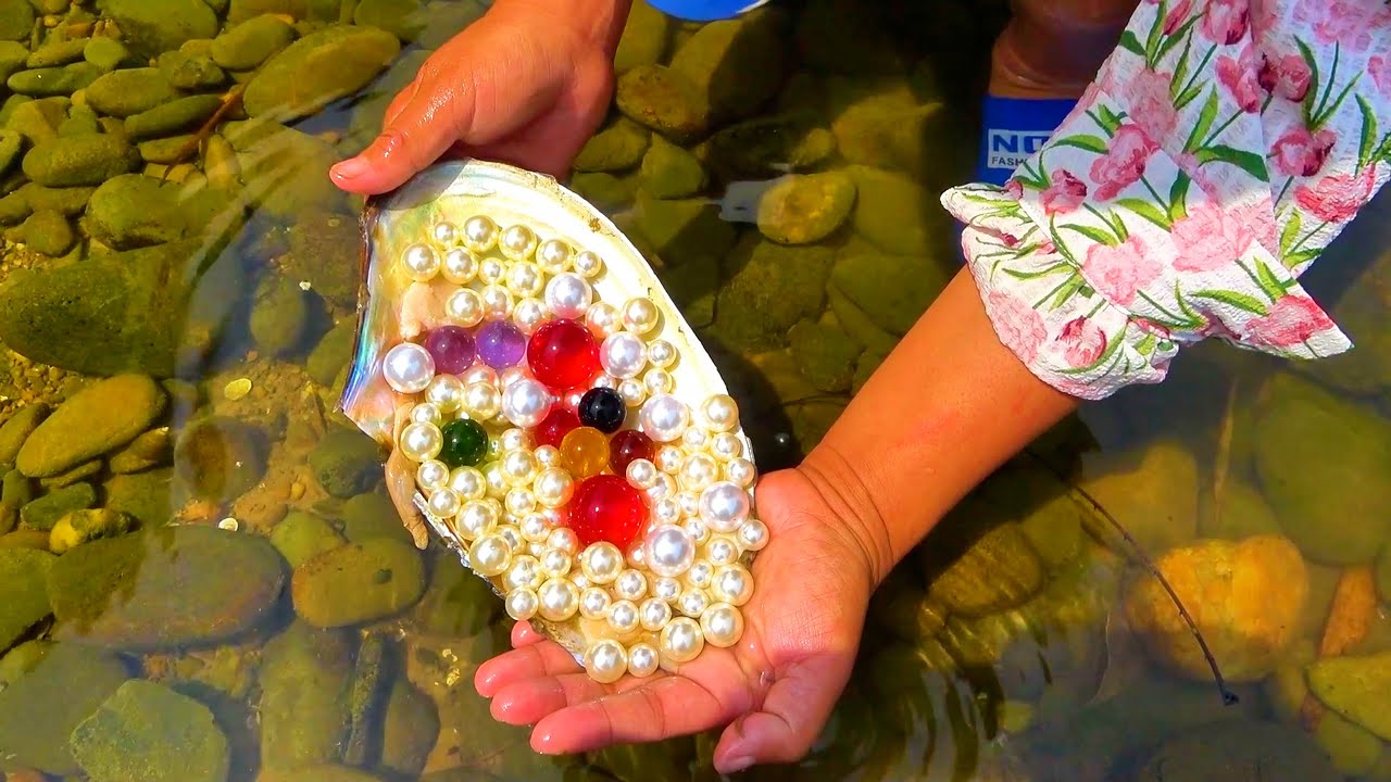 Treasure hunt/Ugly clams are stuffed with pearls, the process of releasing them is so decompressing