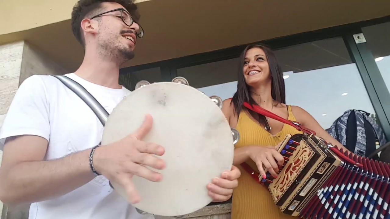 TARANTELLA CALABRESE IN STAZIONE -FORTUNATO & VALENTINA-PROGETTO TARANTELLA-VALLO DELLA LUCANIA(SA)