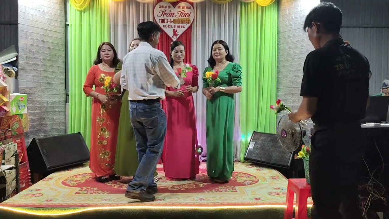 Chị giàu giao lưu CLB trần tươi ca khúc anh hiểu cho em 