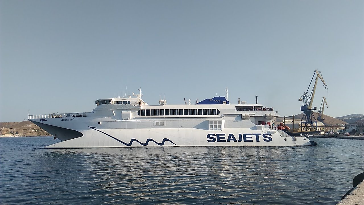 Naxos Jet : First arrival at Syros port 07/06/2018