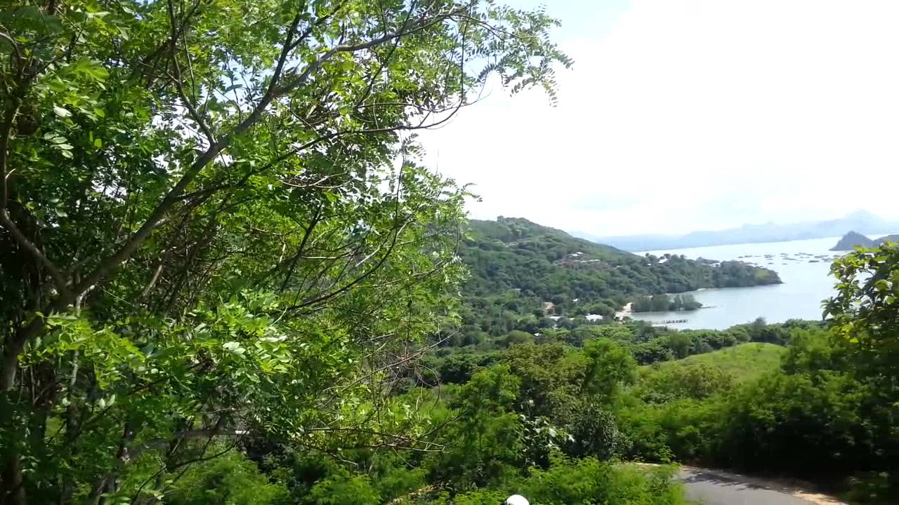 Bukit cinta. Sebelah luna maya.