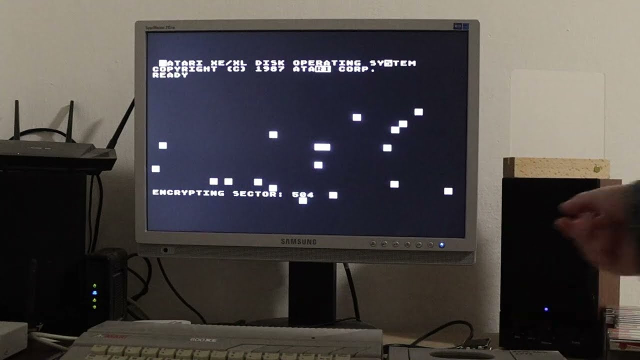ATARI XE/XL - CIH & OneHalf virus parody, real HW