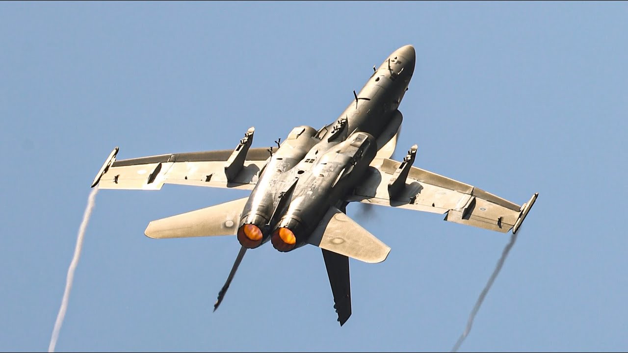 FINNISH AIR FORCE F-18 HORNET GROWLS OVER THE SKIES OF SANICOLE AIRSHOW 2024 - 4K