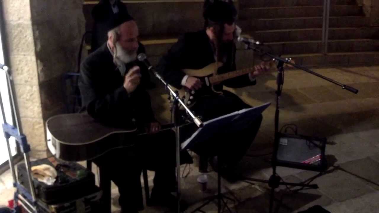 Orthodox Jewish musicians (the Gat brothers) play Clapton in the Jerusalem's mall