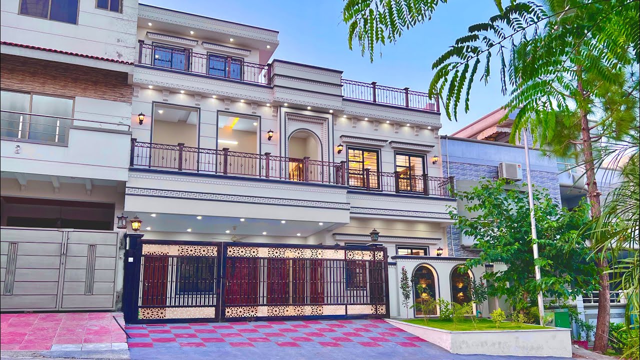 10 Marla luxury House For sale in G-13 Islamabad 