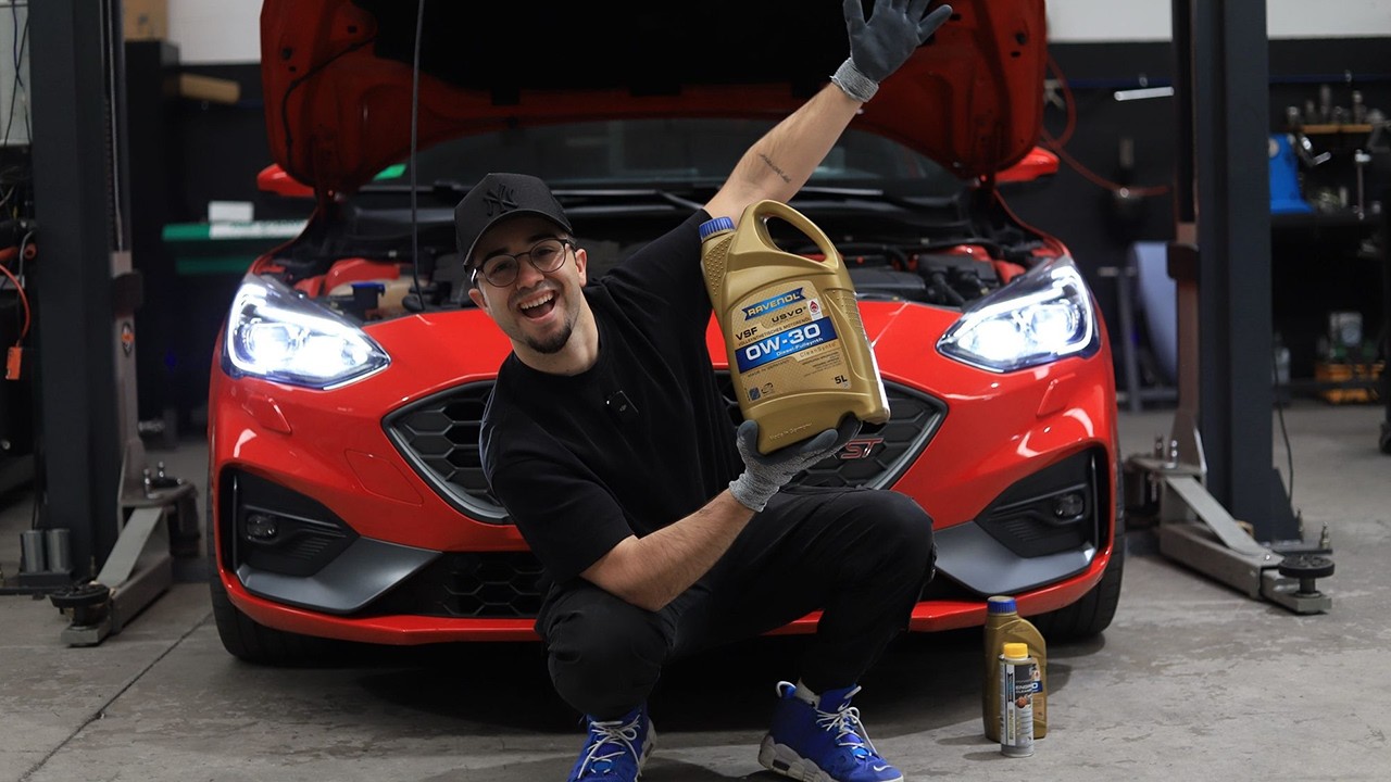 Me Enseñan a Hacer Un Cambio De Aceite + Modificaciones Ford Focus ST | STARSHOOTED