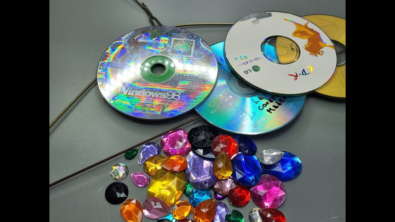 SOLO con unos CD,  y una, PERCHA Dale COLOR a tu vida #diy #reciclaje #arte #hechoamano #jardin