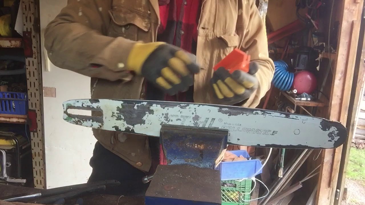 Dressing a chainsaw bar
