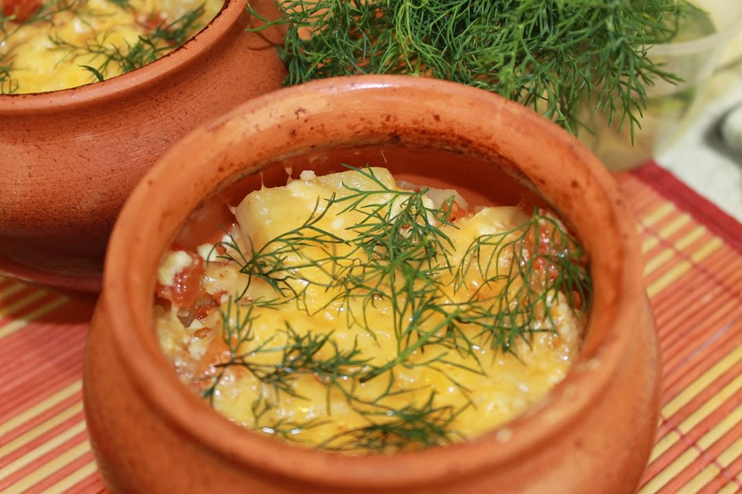 Жаркое из свинины с овощами в горшочках. Очень сочное и ароматное.