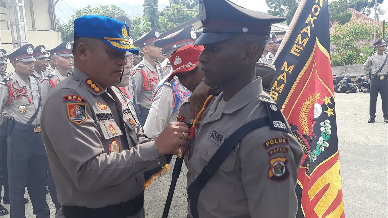 UPACARA PENUTUPAN DASBHARA DAN PENGUKUHAN PERANGKAT SISWA ANGKATAN 50 SPN POLDA PAPUA