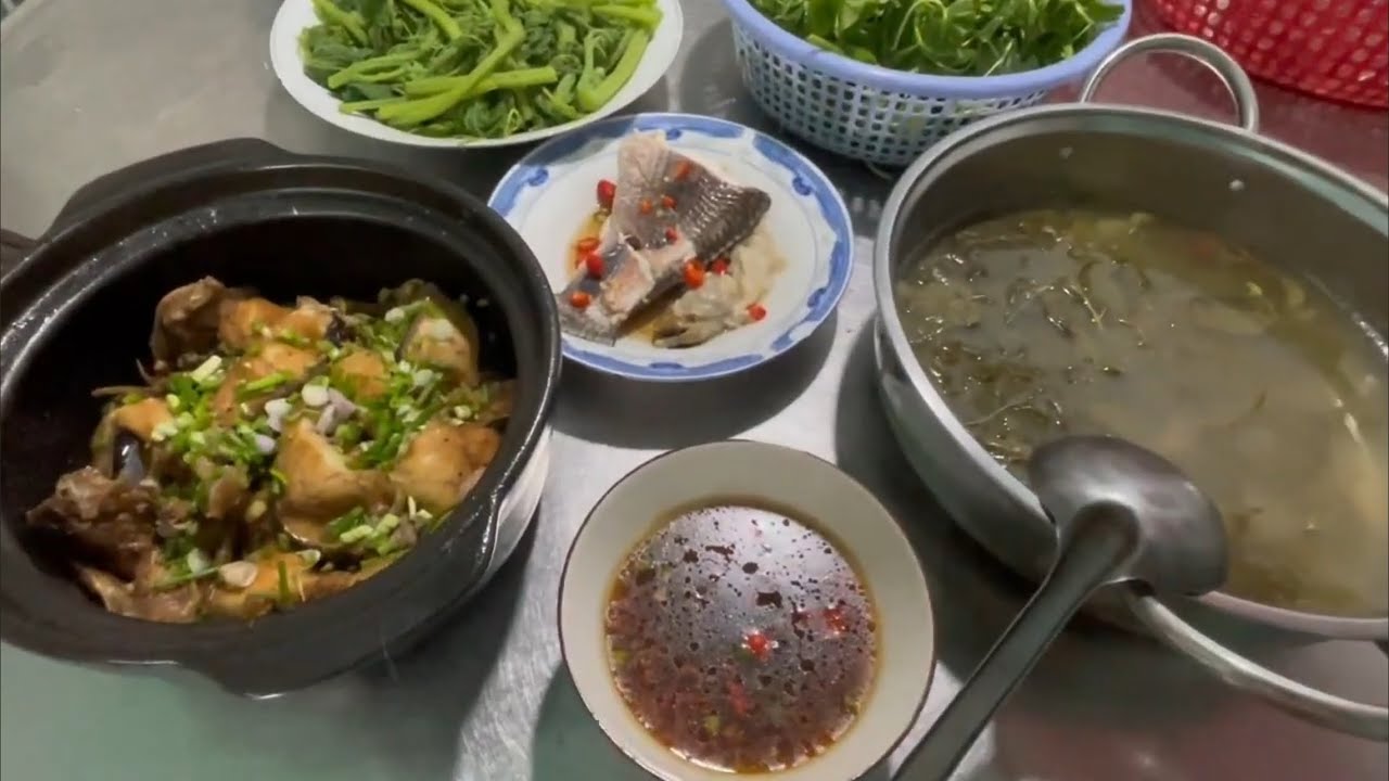 Canh chua la giang cá lóc kho tiêu chấm với rau má 