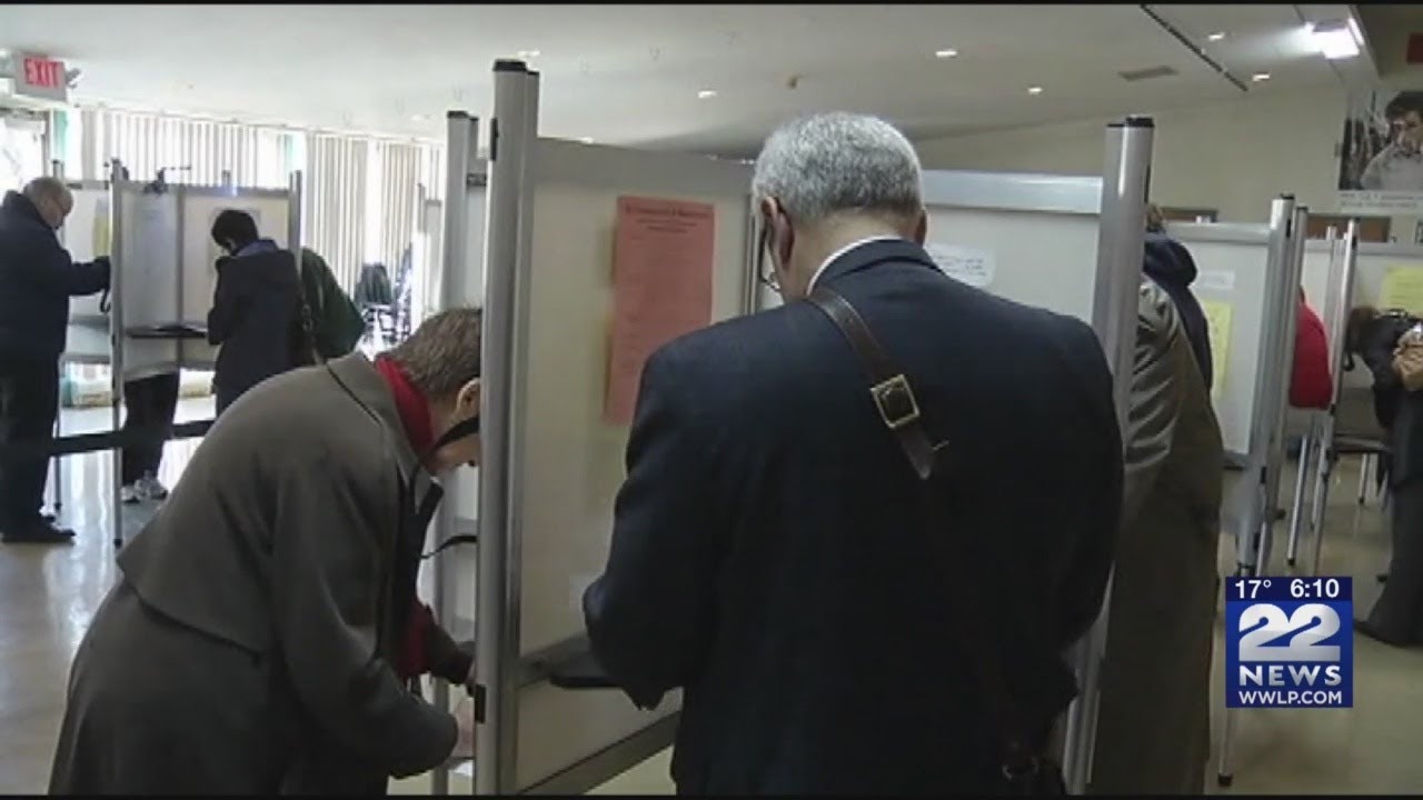 Governor Baker disagrees with state lawmakers over automatic voter registration