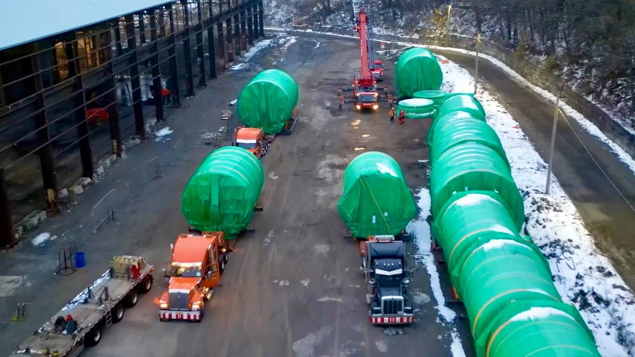 Superload truck convoy in Montreal