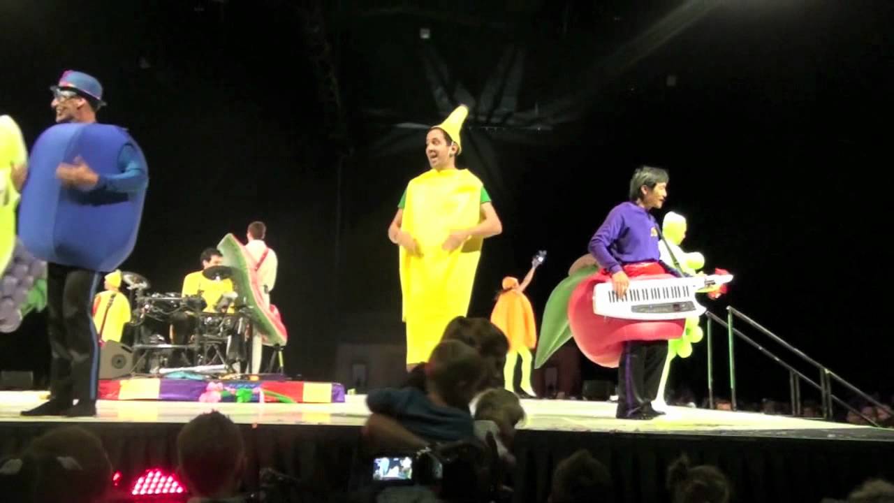 5th Wiggle Fruit salad performance 2011.mov