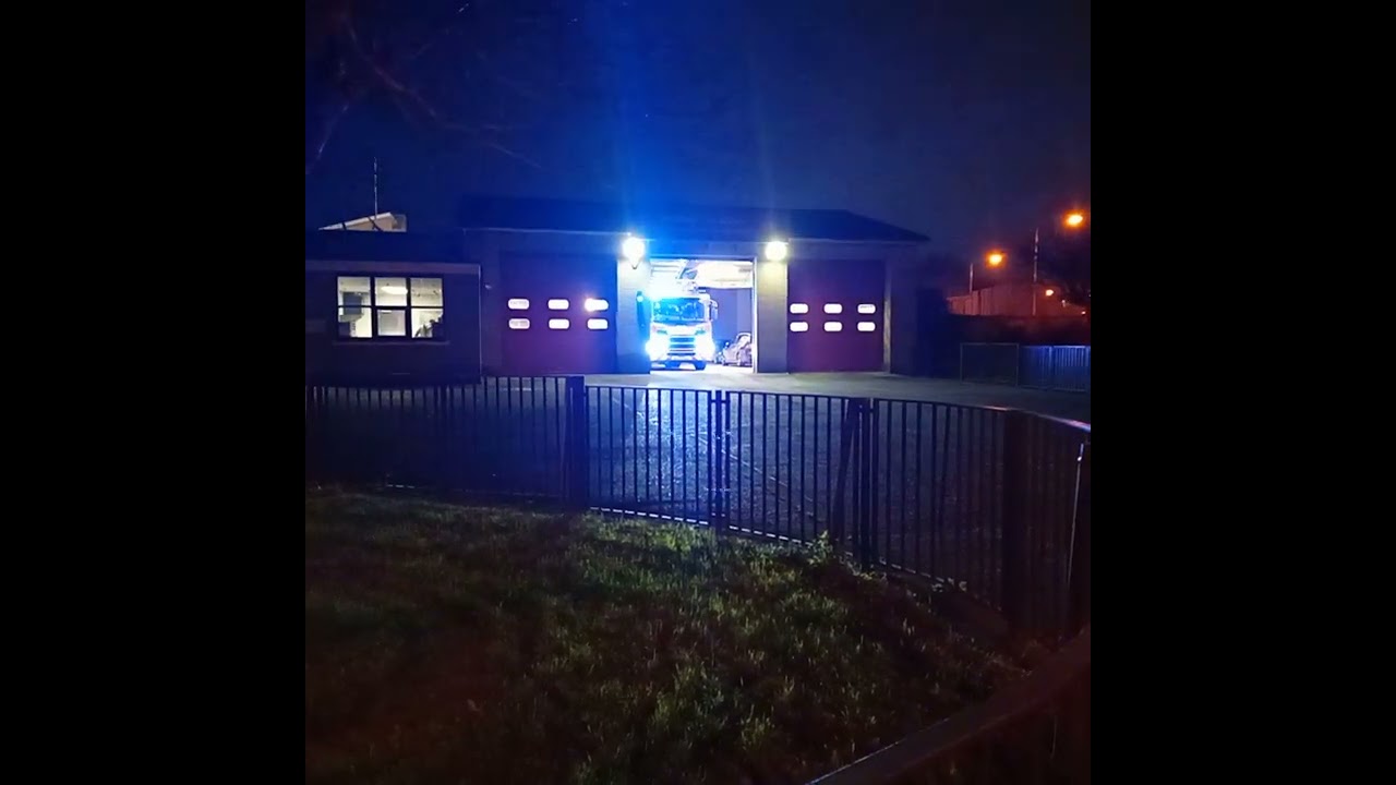Dublin fire brigade DN 16A1 going to a call form for fire station tonight